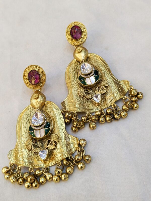 Golden royal earrings - Image 2