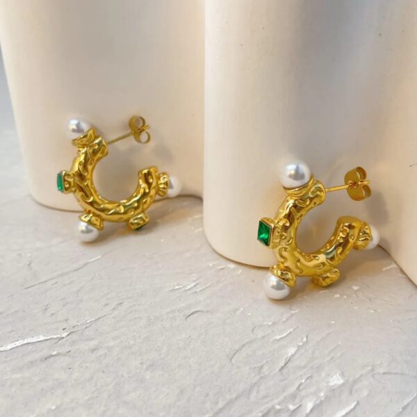 Pearls & Emerald Green Earrings
